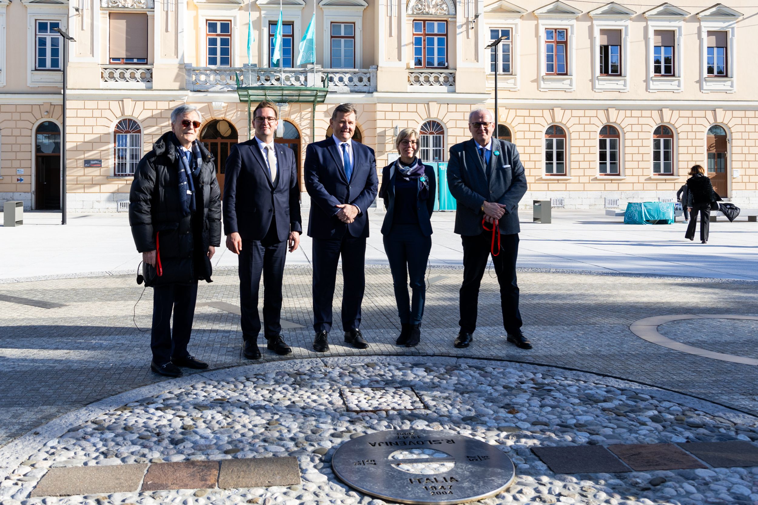 Skupna slika govorcev na odprtju prenovljenega Trga Evrope.