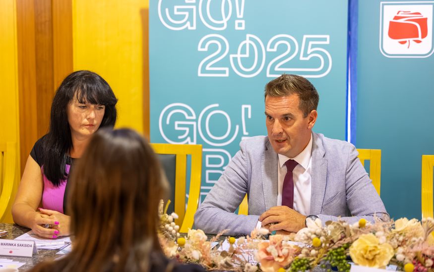 Župan Mestne občine Nova Gorica Samo Turel kot govorec na novinarski konferenci.